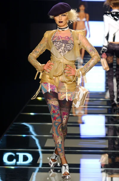 Look 16